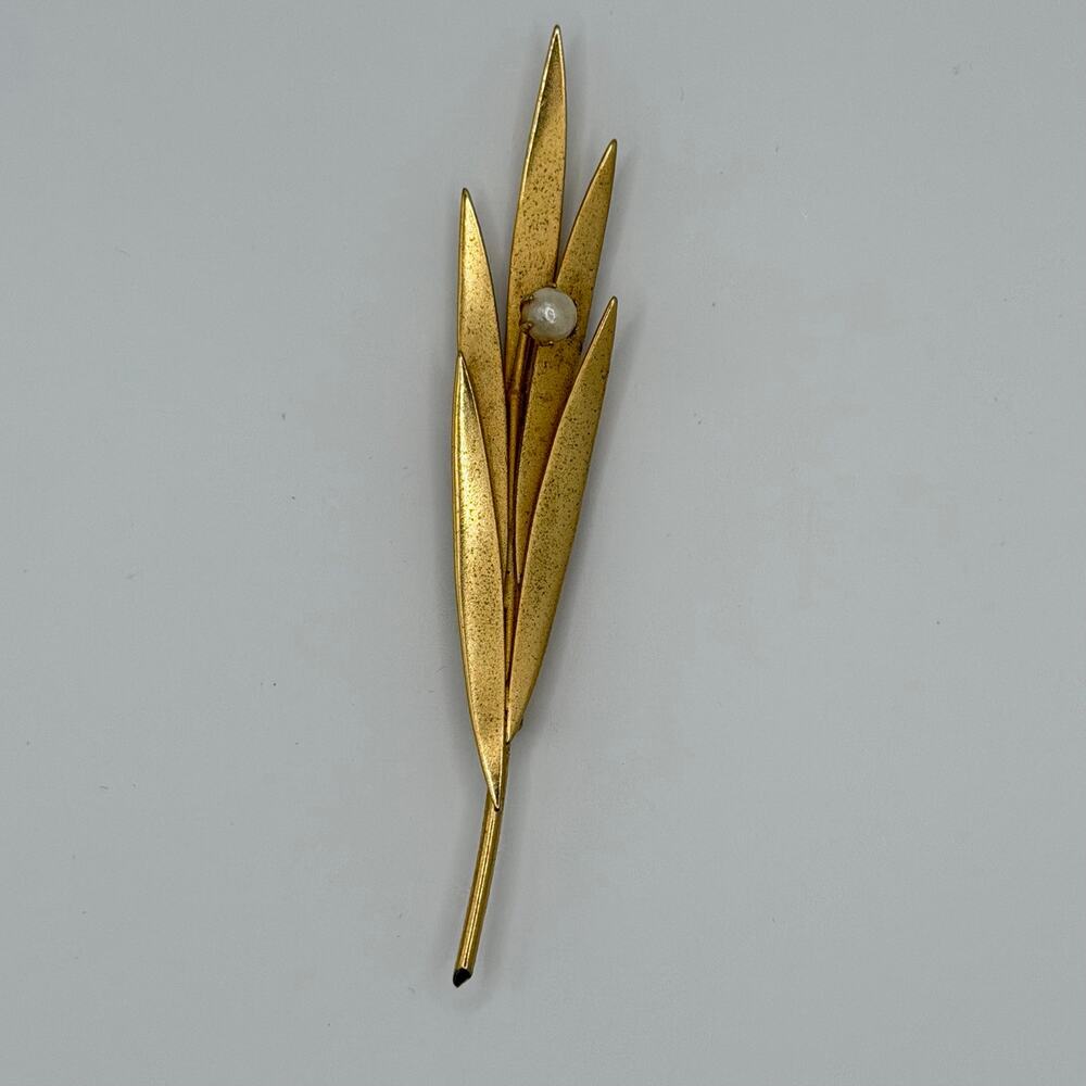 Vintage Brushed Gold‑Tone Faux Pearl Brooch – Leaf Branch Design (1970s‑1980s)